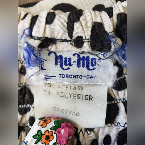 Adorable 70s polkerdot dress with flutter sleeves - Picture 6 of 7